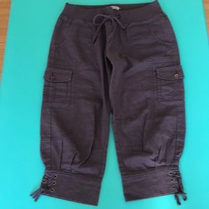 Tan/brown Capri length pants with pockets